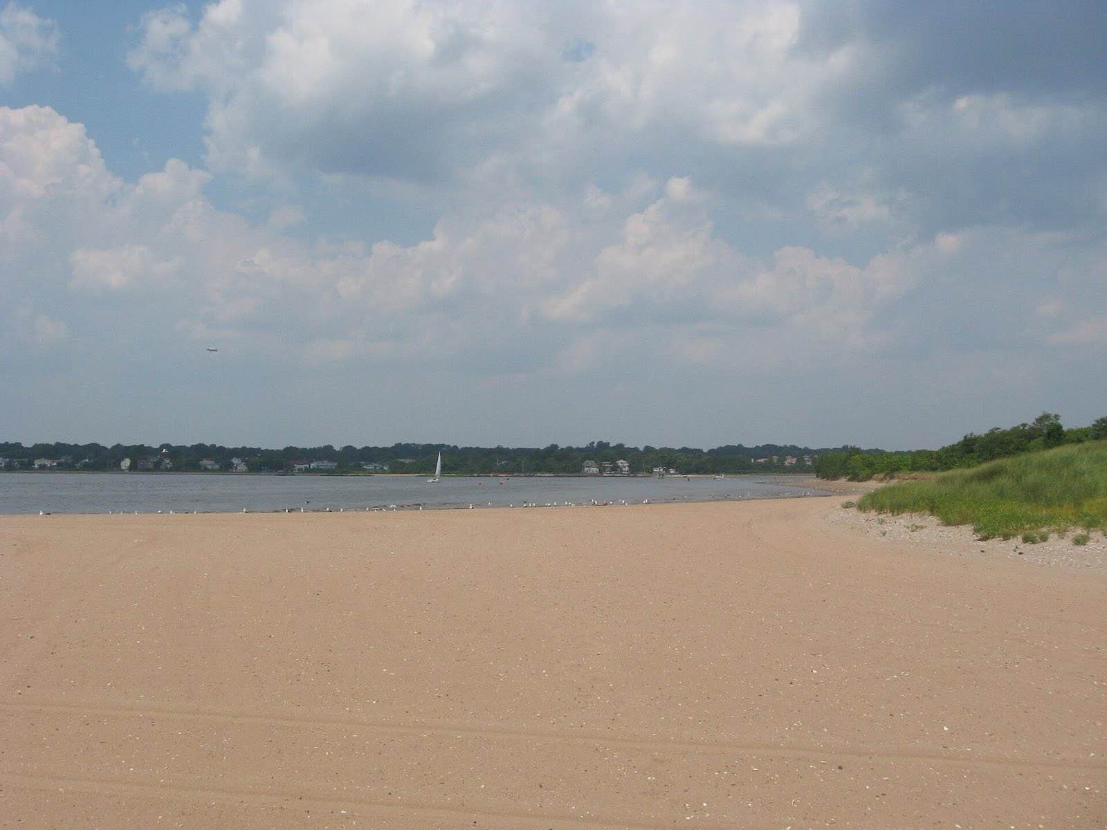 Harbor at en:Great Kills, Staten Island on a sunny early afternoon in July 2008